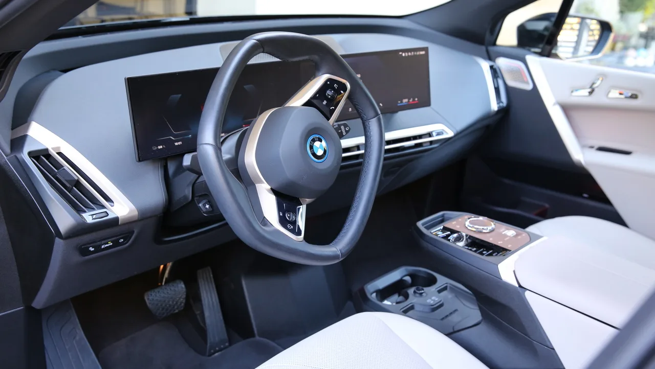 BMW iX — elektryczny SUV premium z kierowcą EliteMotion Poznań