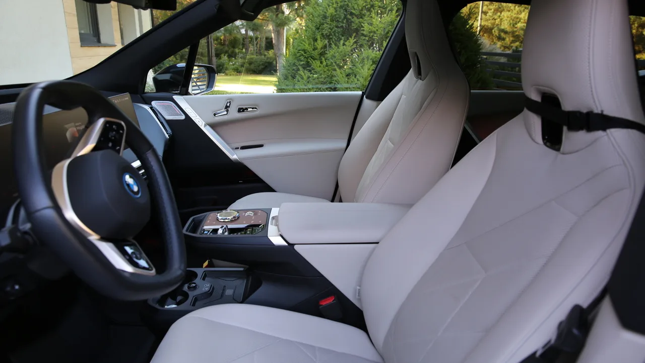 BMW iX — elektryczny SUV premium z kierowcą EliteMotion Poznań