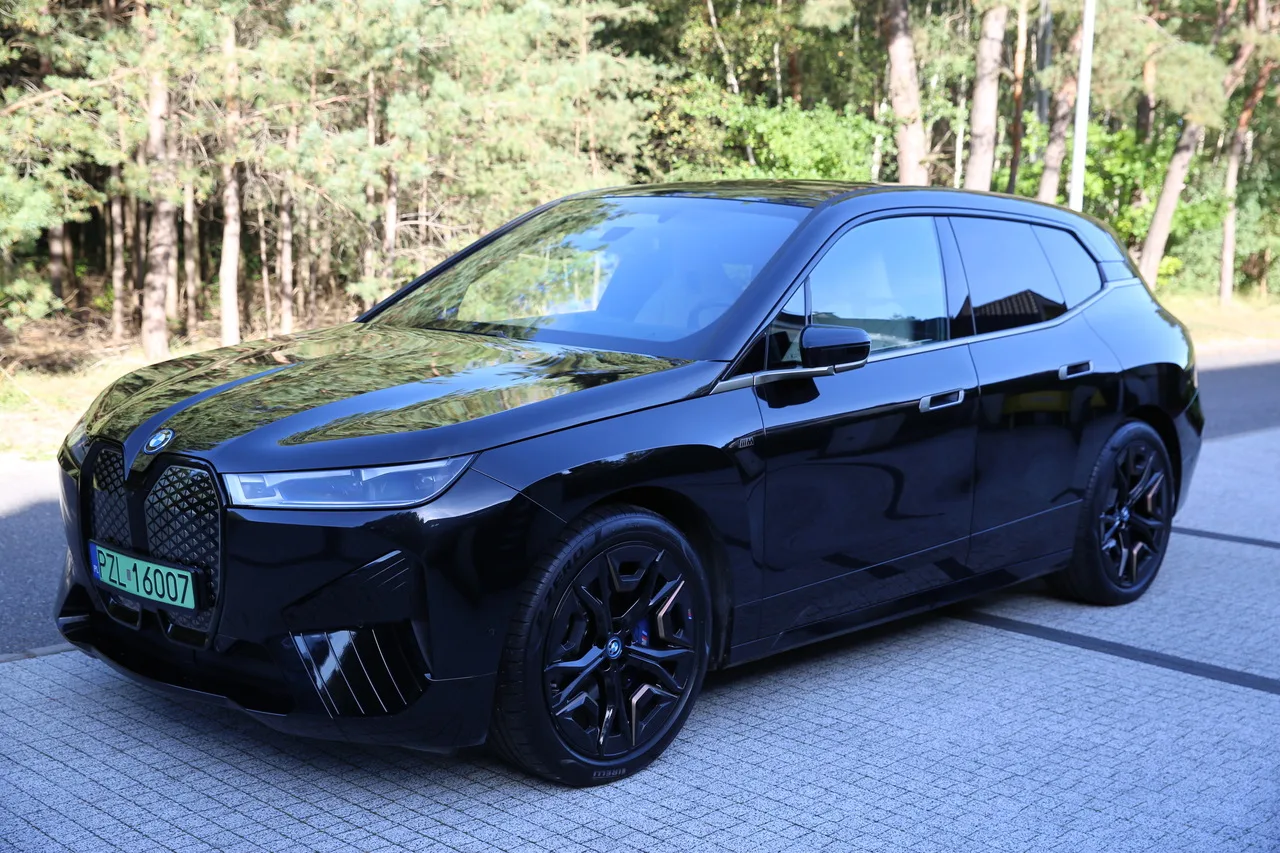 Wnętrze BMW iX — komfort premium i technologia, EliteMotion Poznań