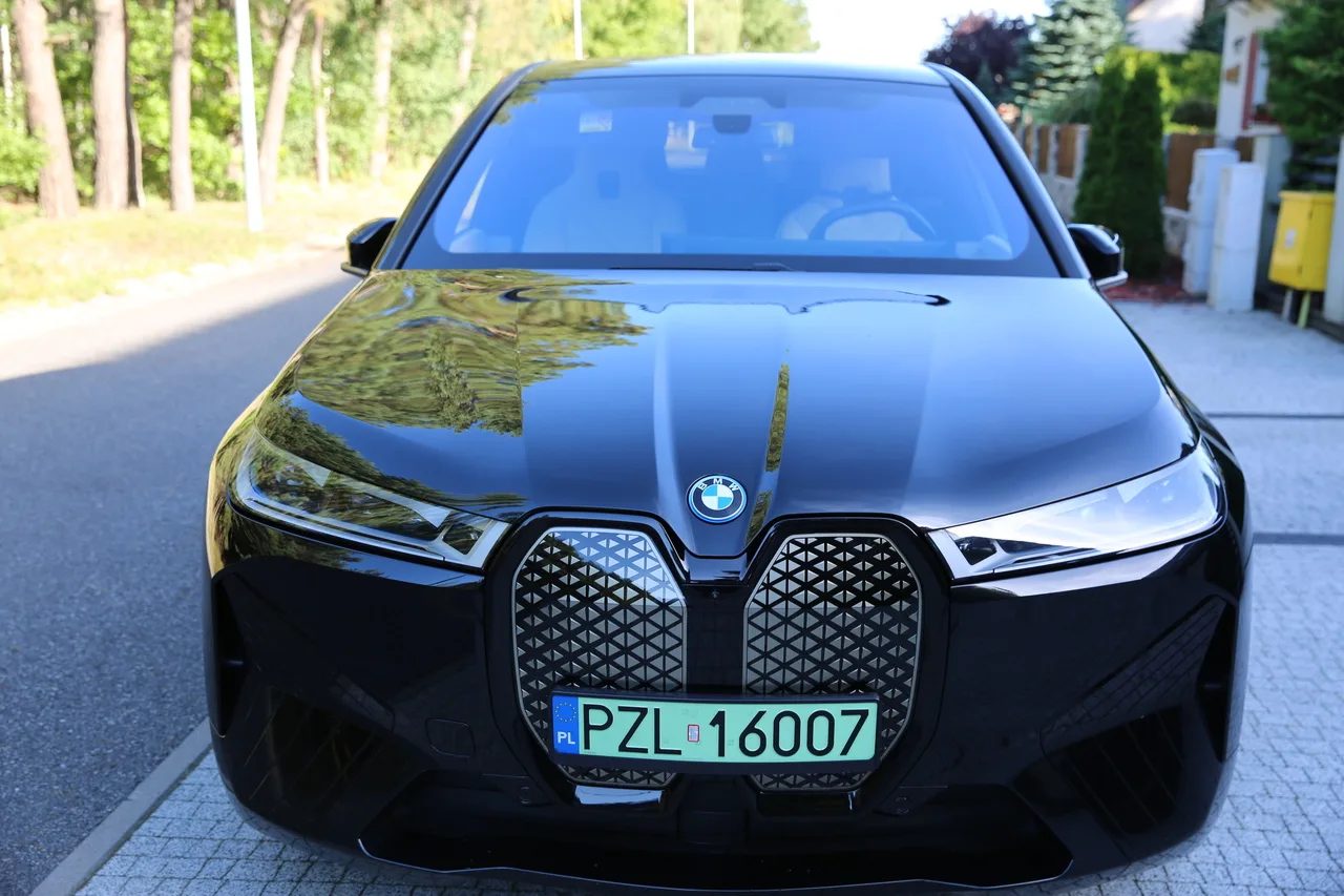 BMW iX — elektryczny SUV premium z kierowcą EliteMotion Poznań