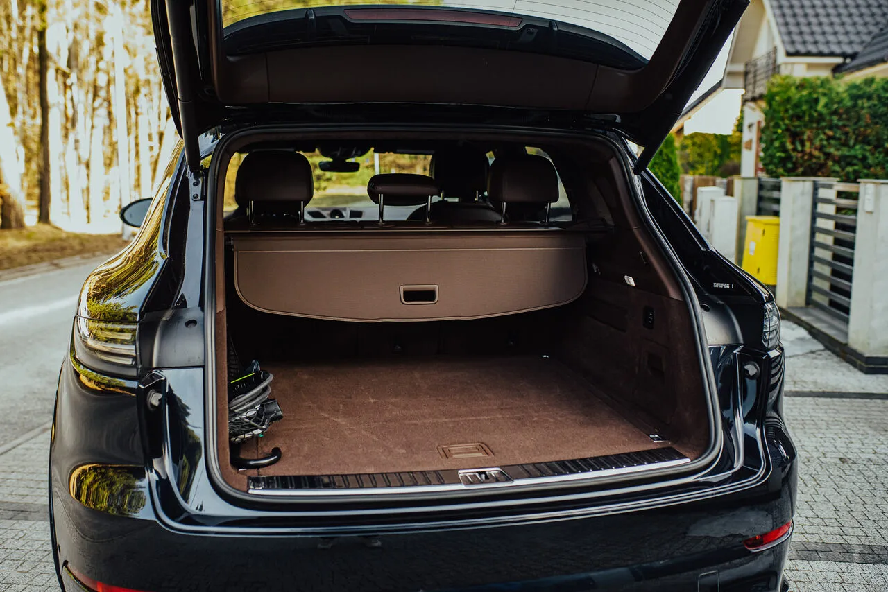 Porsche Cayenne — luksusowy SUV premium z kierowcą EliteMotion Poznań