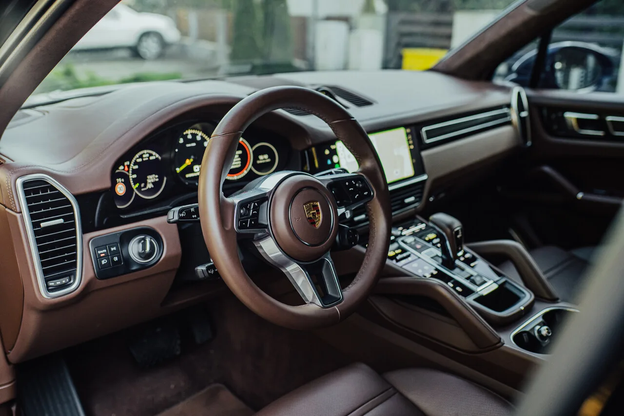 Porsche Cayenne — luksusowy SUV premium z kierowcą EliteMotion Poznań