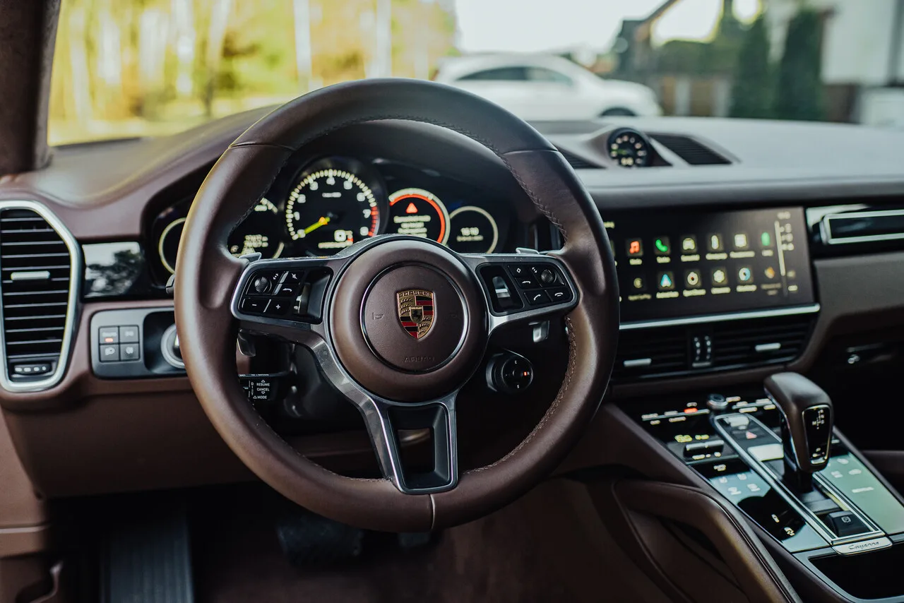 Porsche Cayenne — luksusowy SUV premium z kierowcą EliteMotion Poznań