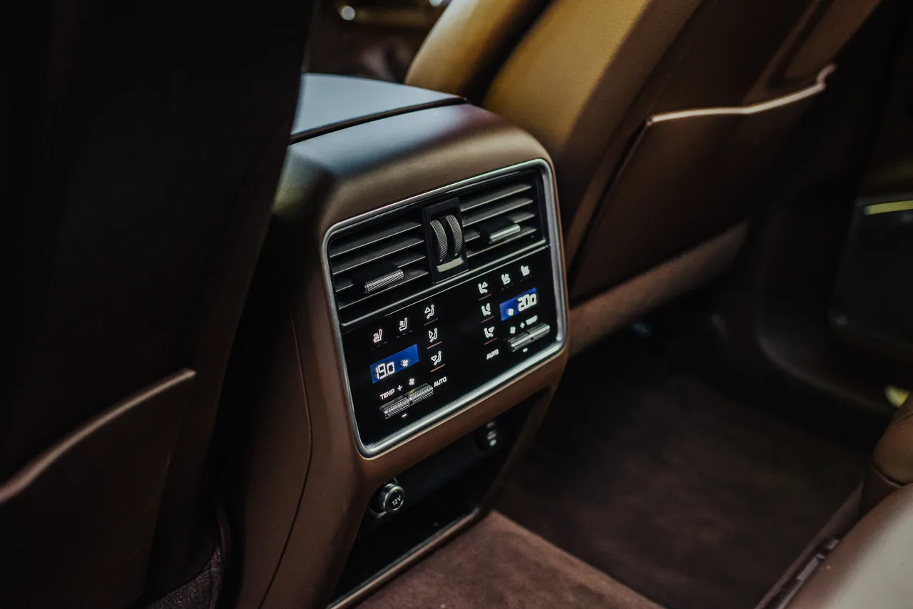 Porsche Cayenne — luksusowy SUV premium z kierowcą EliteMotion Poznań