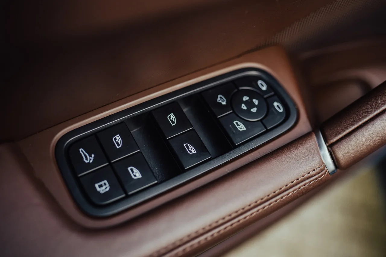 Porsche Cayenne — luksusowy SUV premium z kierowcą EliteMotion Poznań