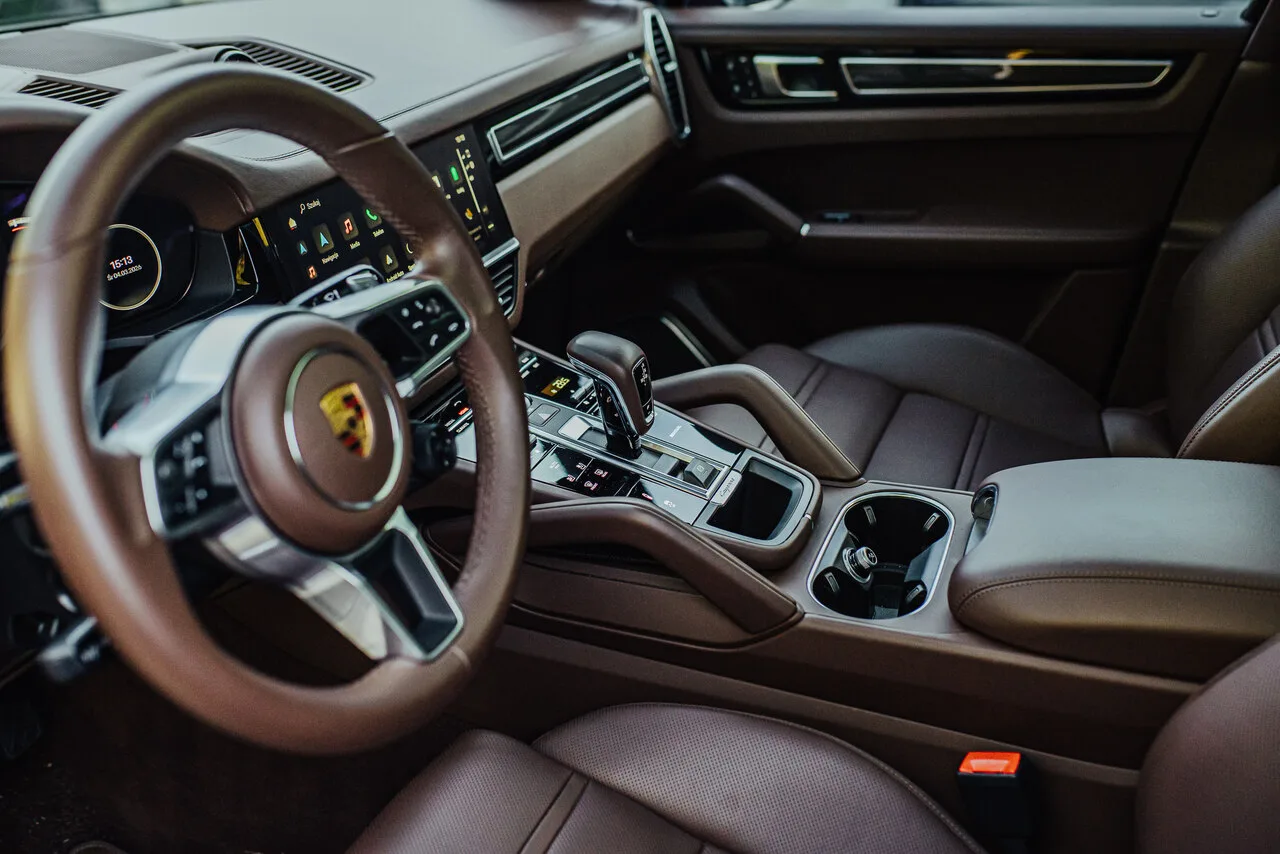 Porsche Cayenne — luksusowy SUV premium z kierowcą EliteMotion Poznań