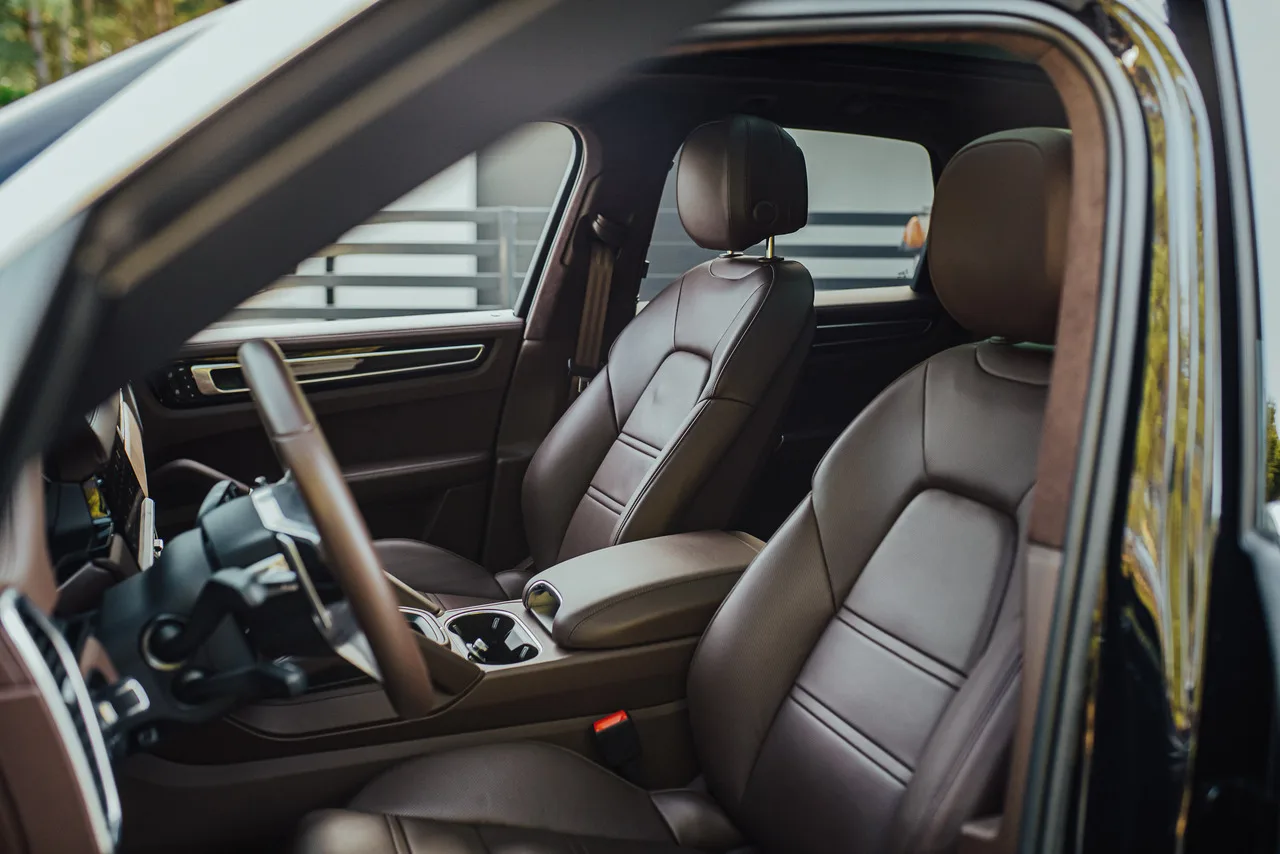 Porsche Cayenne — luksusowy SUV premium z kierowcą EliteMotion Poznań