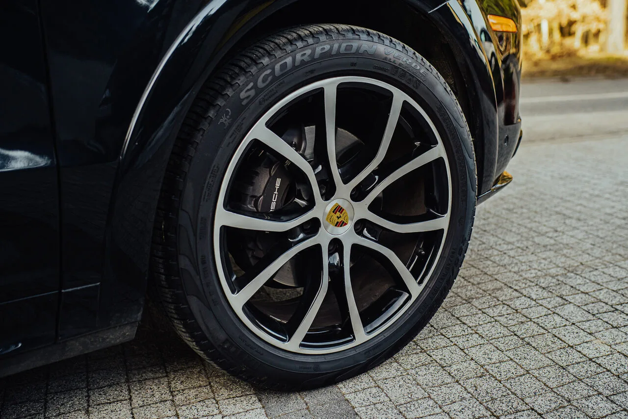 Porsche Cayenne — luksusowy SUV premium z kierowcą EliteMotion Poznań