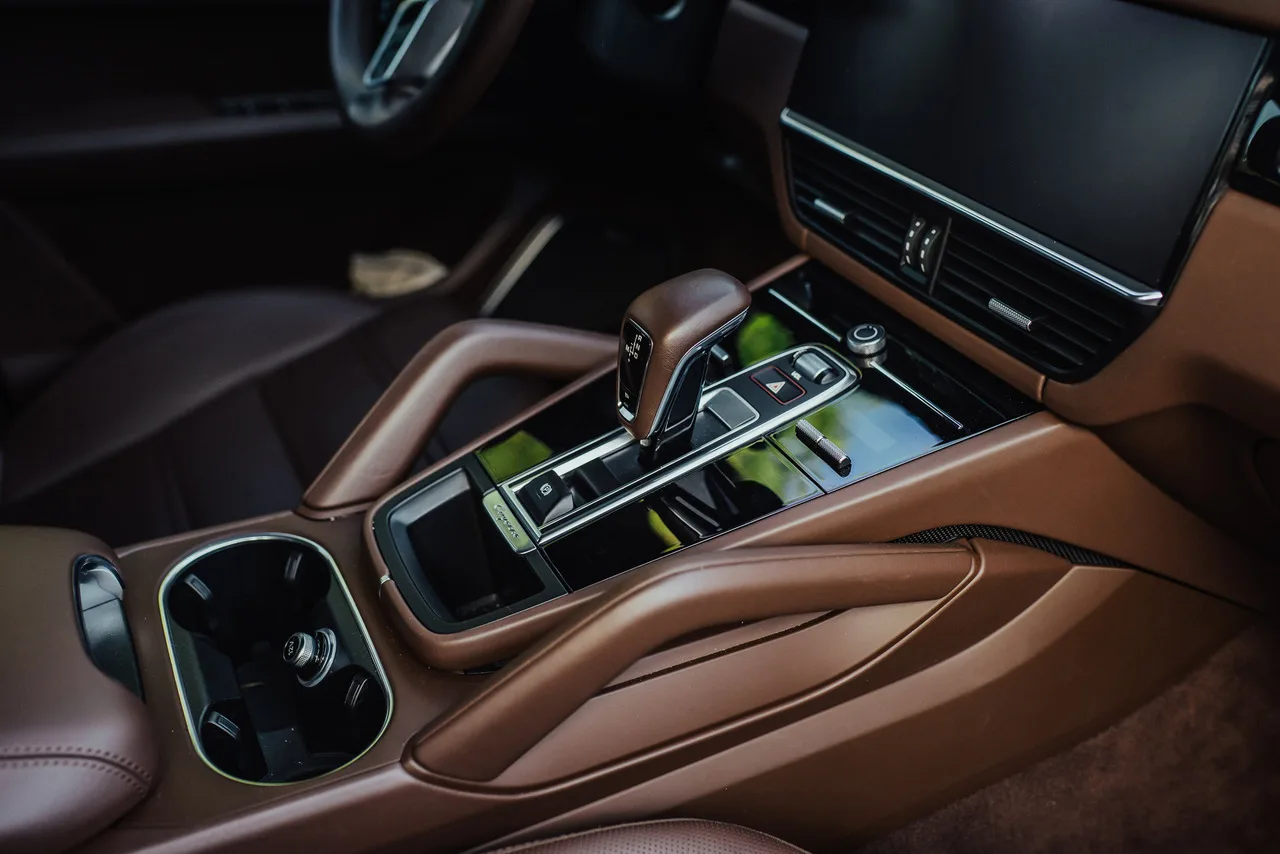 Porsche Cayenne — luksusowy SUV premium z kierowcą EliteMotion Poznań