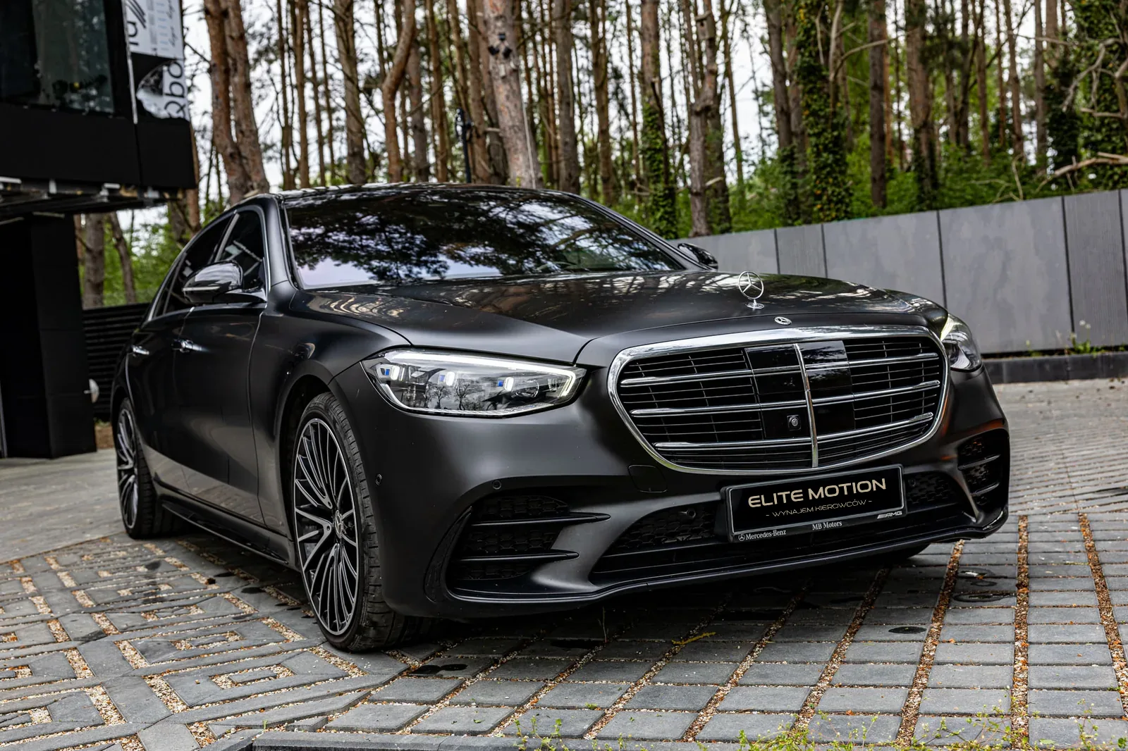 Mercedes S-Class Long — ekran MBUX tylny