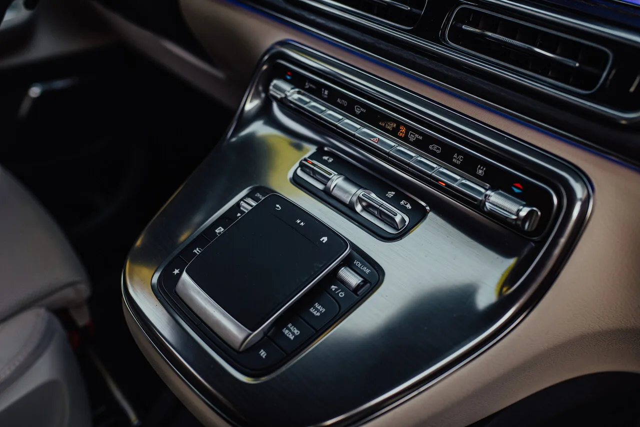 Mercedes V-Class Ekstra W447 — luksusowy VIP transport EliteMotion Poznań