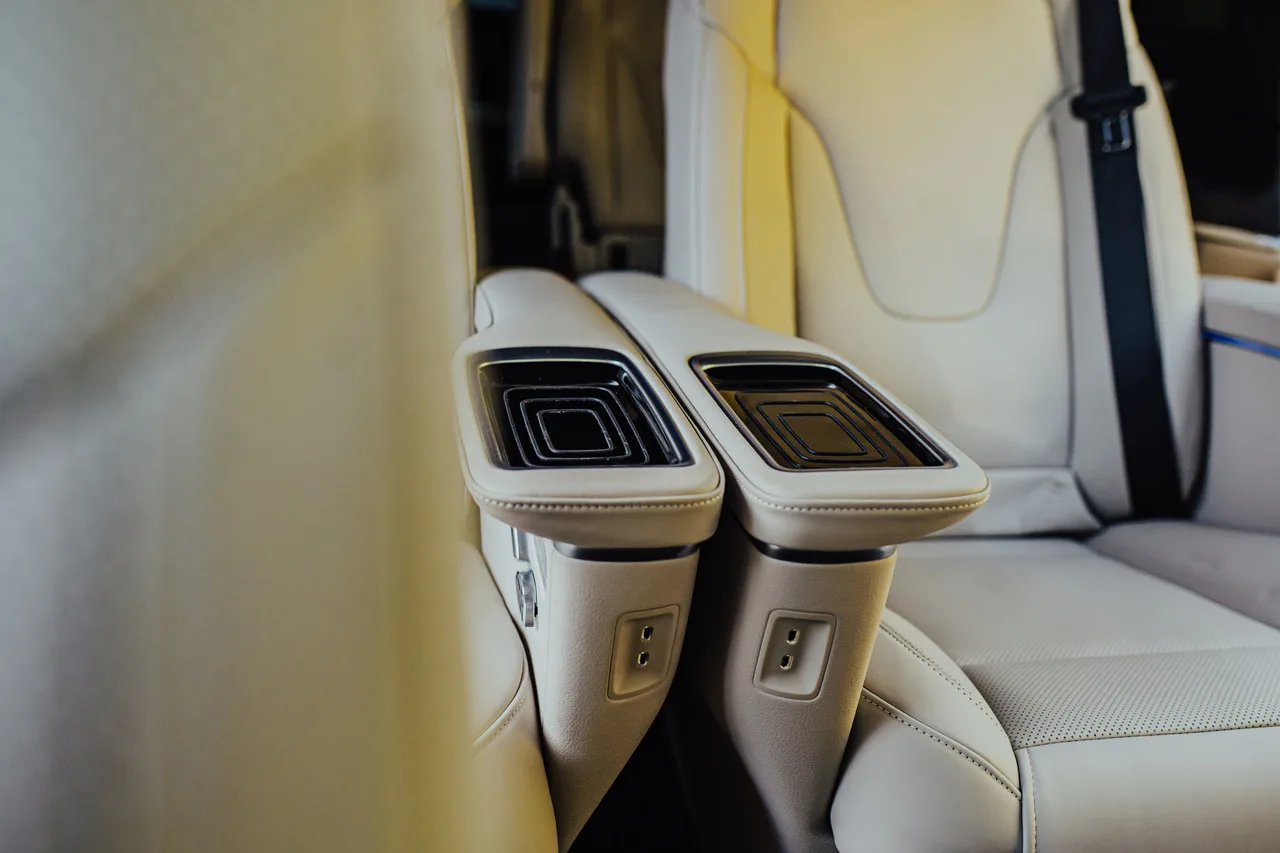 Mercedes V-Class Ekstra W447 — luksusowy VIP transport EliteMotion Poznań